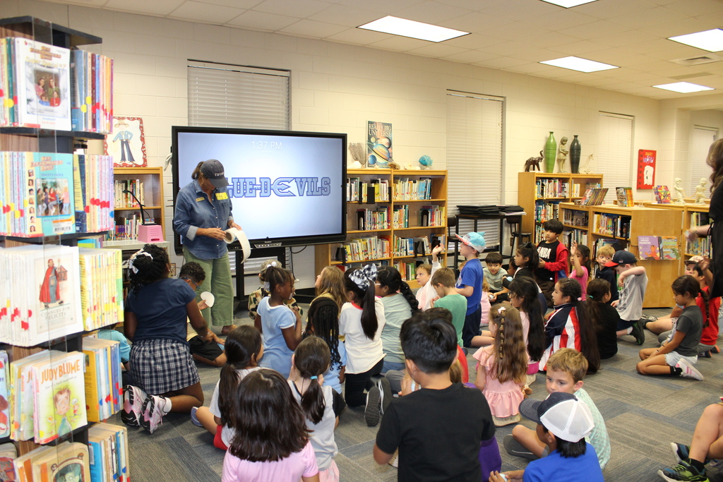 Tifton mayor visits Omega Elementary School 2nd graders.
