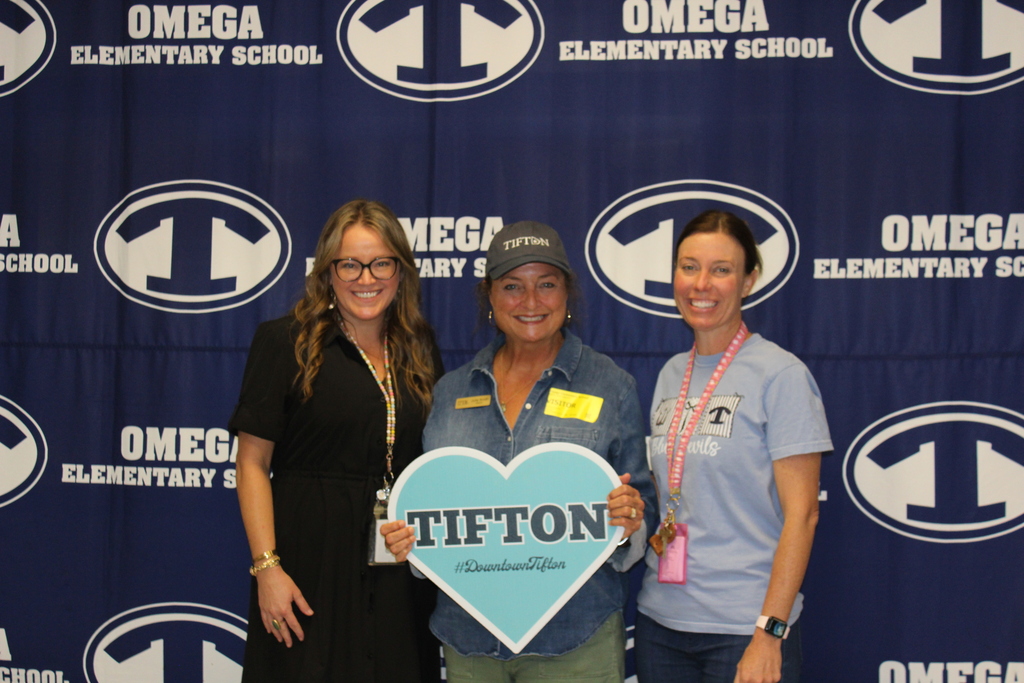 Tifton mayor visits Omega Elementary School 2nd graders.