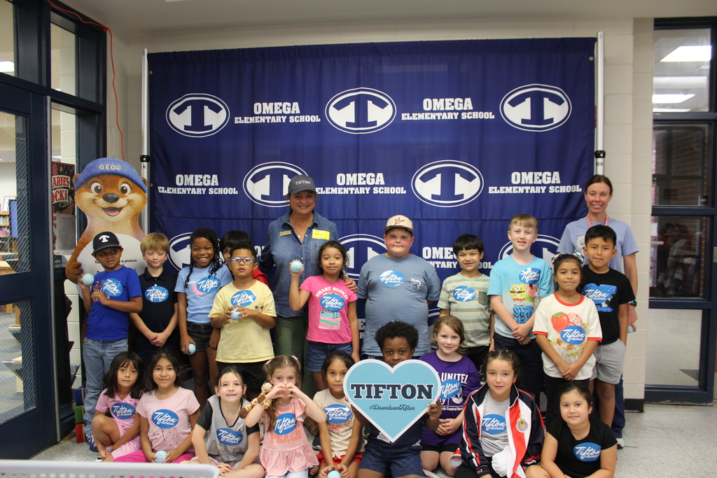 Tifton mayor visits Omega Elementary School 2nd graders.