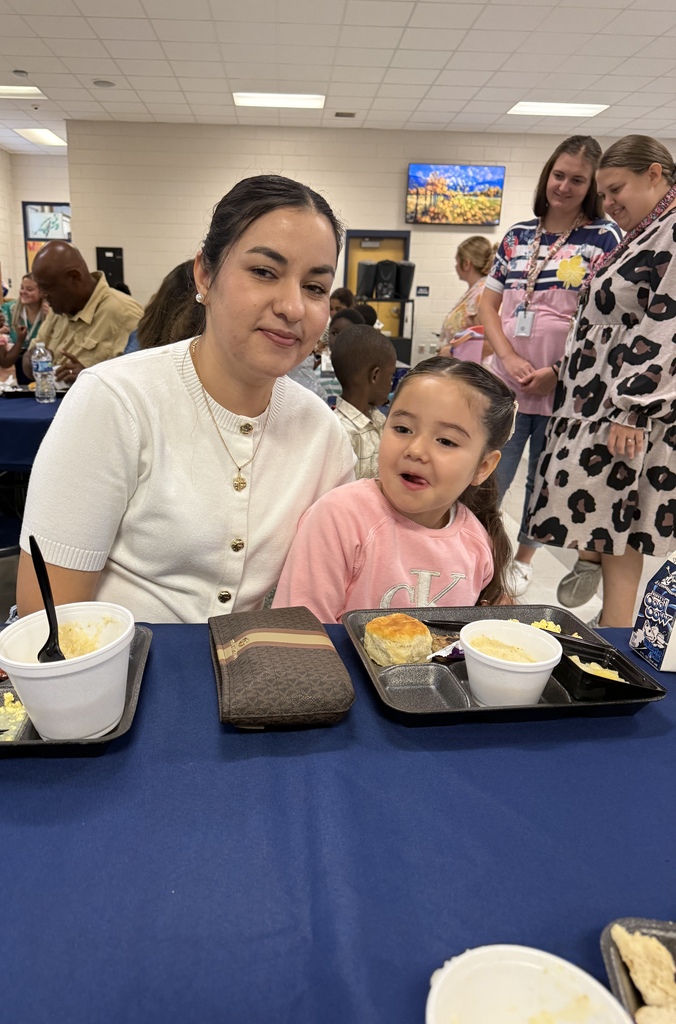 Mrs. Powell and Ms. Butler’s students had the best time at Grits and Grands with their loved ones!🤍