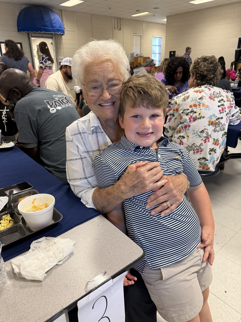 Mrs. Powell and Ms. Butler’s students had the best time at Grits and Grands with their loved ones!🤍