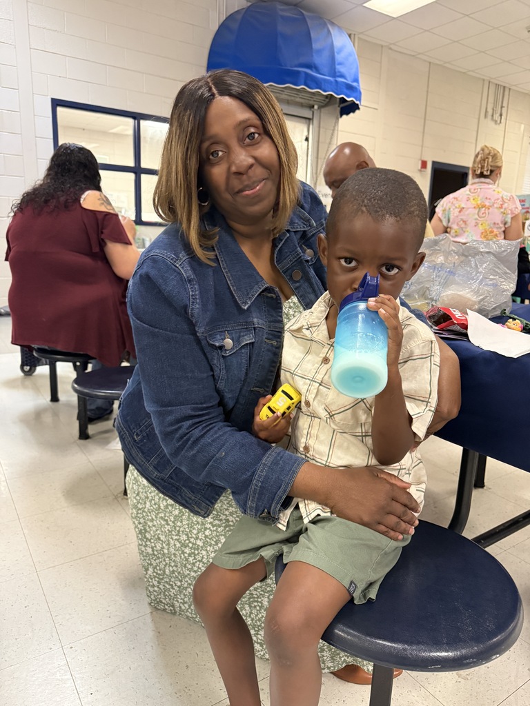 Mrs. Powell and Ms. Butler’s students had the best time at Grits and Grands with their loved ones!🤍