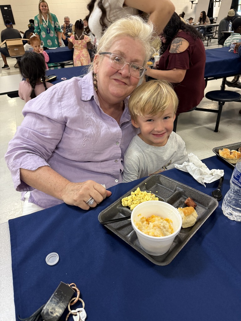Mrs. Powell and Ms. Butler’s students had the best time at Grits and Grands with their loved ones!🤍