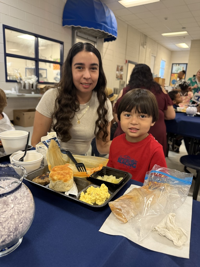 Mrs. Powell and Ms. Butler’s students had the best time at Grits and Grands with their loved ones!🤍