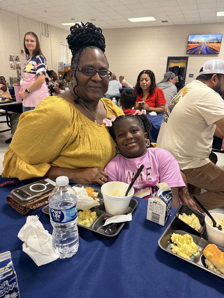 Mrs. Powell and Ms. Butler’s students had the best time at Grits and Grands with their loved ones!🤍