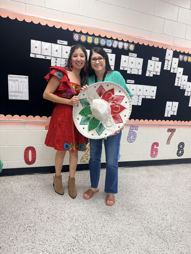 Mrs. Contreras’s second-grade students had a festive time learning about and celebrating Mexico’s Independence Day! 🥳Students explored Mexico’s culture, history, and traditions while discovering fun facts about the country. They enjoyed playing Lotería, learning about Mexican traditions, and sampling special treats. It was a fun-filled time of learning, celebrating, and making memories! ❤️🤍💚