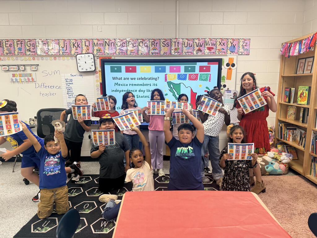 Mrs. Contreras’s second-grade students had a festive time learning about and celebrating Mexico’s Independence Day! 🥳Students explored Mexico’s culture, history, and traditions while discovering fun facts about the country. They enjoyed playing Lotería, learning about Mexican traditions, and sampling special treats. It was a fun-filled time of learning, celebrating, and making memories! ❤️🤍💚