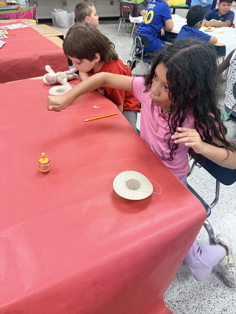 Mrs. Contreras’s second-grade students had a festive time learning about and celebrating Mexico’s Independence Day! 🥳Students explored Mexico’s culture, history, and traditions while discovering fun facts about the country. They enjoyed playing Lotería, learning about Mexican traditions, and sampling special treats. It was a fun-filled time of learning, celebrating, and making memories! ❤️🤍💚