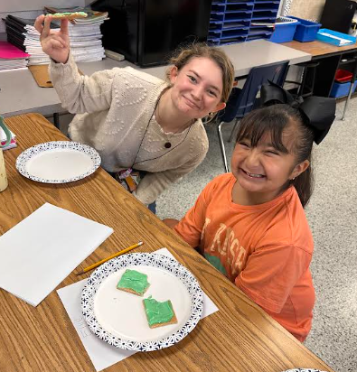 It was a FUN FRIDAY in Mrs. Smith’s 2nd Grade classroom! Today, students had a blast reviewing text features and Georgia’s 5 Regions! To bring our learning to life, students created their very own Appalachian Plateau models! 🏔️ They used Graham Crackers to represent the land, green icing for the grass and trees, and Rolos to represent the plateau.Our 2nd graders had so much fun learning, creating, and showing what they know! 💚📖🍫
