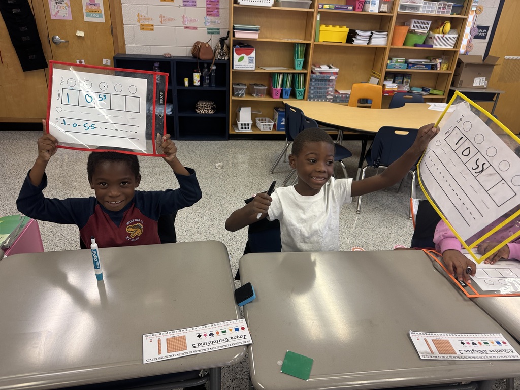 Ms. Leveretts class has been working hard on the FLOSS rule! We know that in a one syllable word, if f,l,s, or z is at the end after a short vowel, we need to double it!!