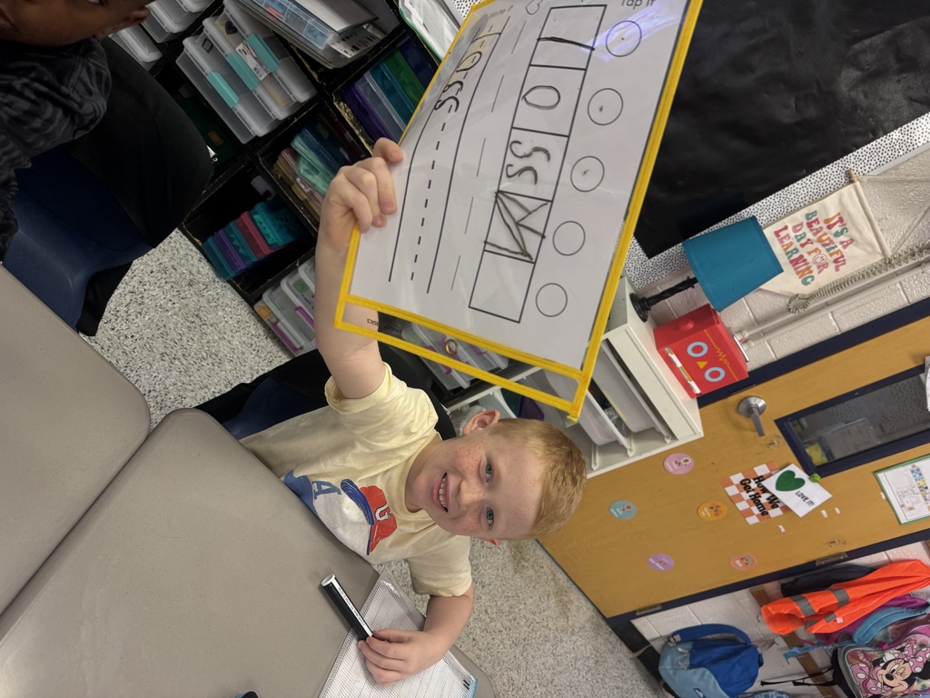 Ms. Leveretts class has been working hard on the FLOSS rule! We know that in a one syllable word, if f,l,s, or z is at the end after a short vowel, we need to double it!!