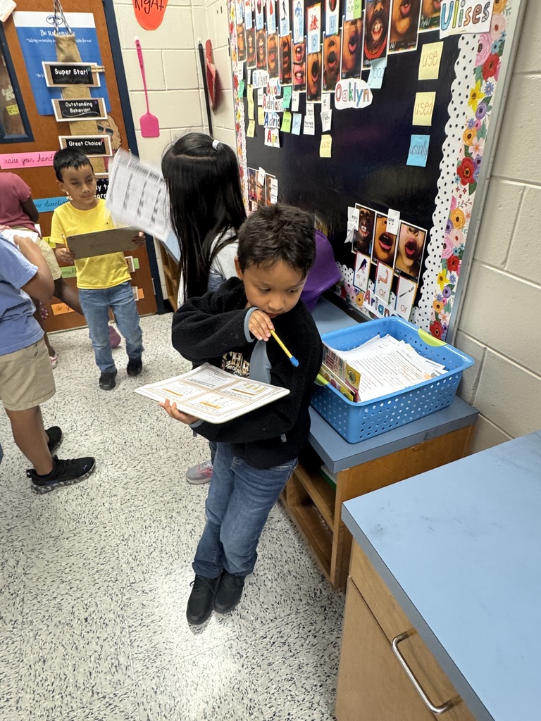 Omega Elementary School 3rd graders exploring data. 