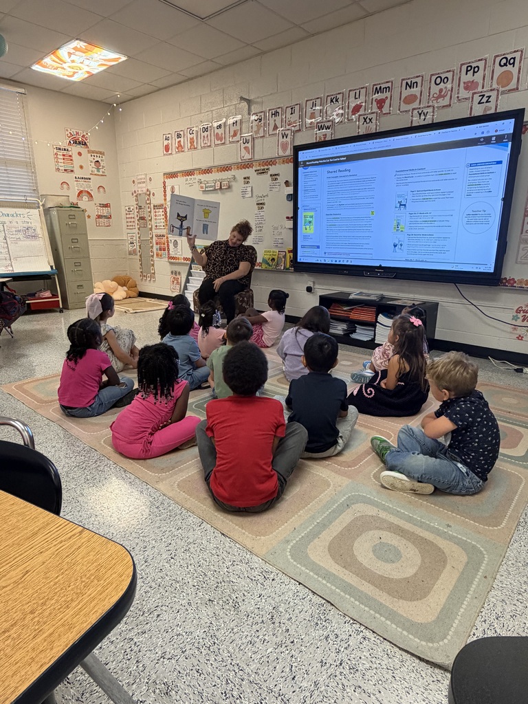 In honor of Georgia Reads Day, Mrs. Waldrop visited Ms. Burgess’s kindergarten class for a special read-aloud! Here are a few pictures from the celebration. They loved listening as Mrs. Waldrop shared a wonderful book with the class! 📚🍑❤️