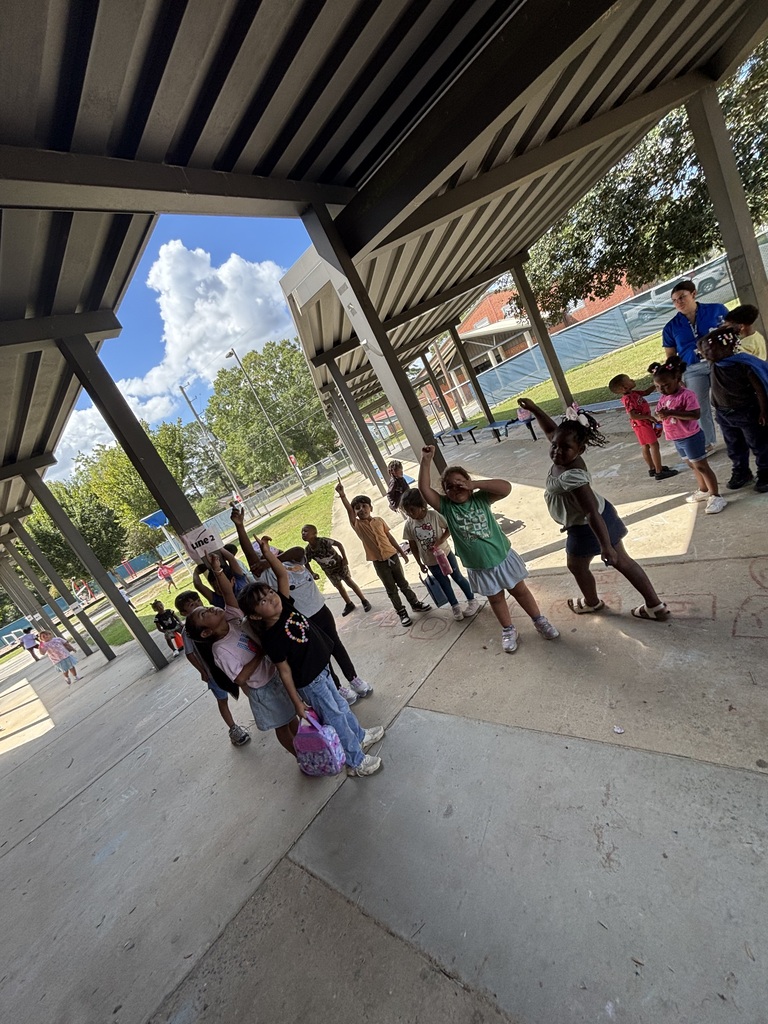 Mrs. Cromer’s class has been busy learning and having fun! 🌿🔍 In math, we went on a nature hunt to practice our vocabulary words above and below and played shape hide-and-seek. In science, we are learning about different materials, so we got creative and made our own animals out of clay! We love learning through hands-on activities! 💚