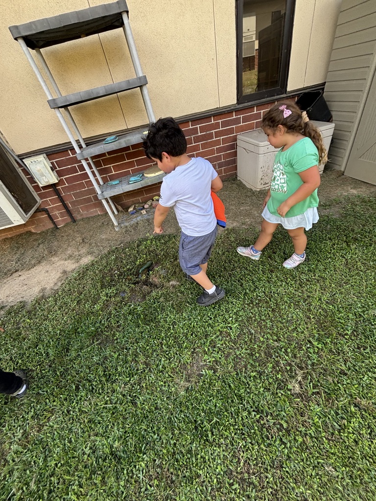 Mrs. Cromer’s class has been busy learning and having fun! 🌿🔍 In math, we went on a nature hunt to practice our vocabulary words above and below and played shape hide-and-seek. In science, we are learning about different materials, so we got creative and made our own animals out of clay! We love learning through hands-on activities! 💚