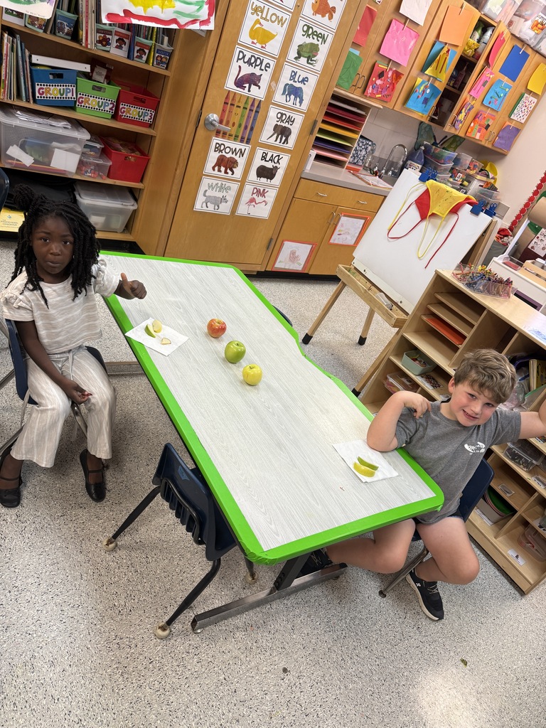 Mrs. Powell and Mrs. Butler’s class had a fun week learning all about apples! We learned about the life cycle of an apple, measured ourselves with apples, taste tested different apples as well as apple sauce, apple juice and apple chips. Then we made apple nachos on Friday. 🍎🍏