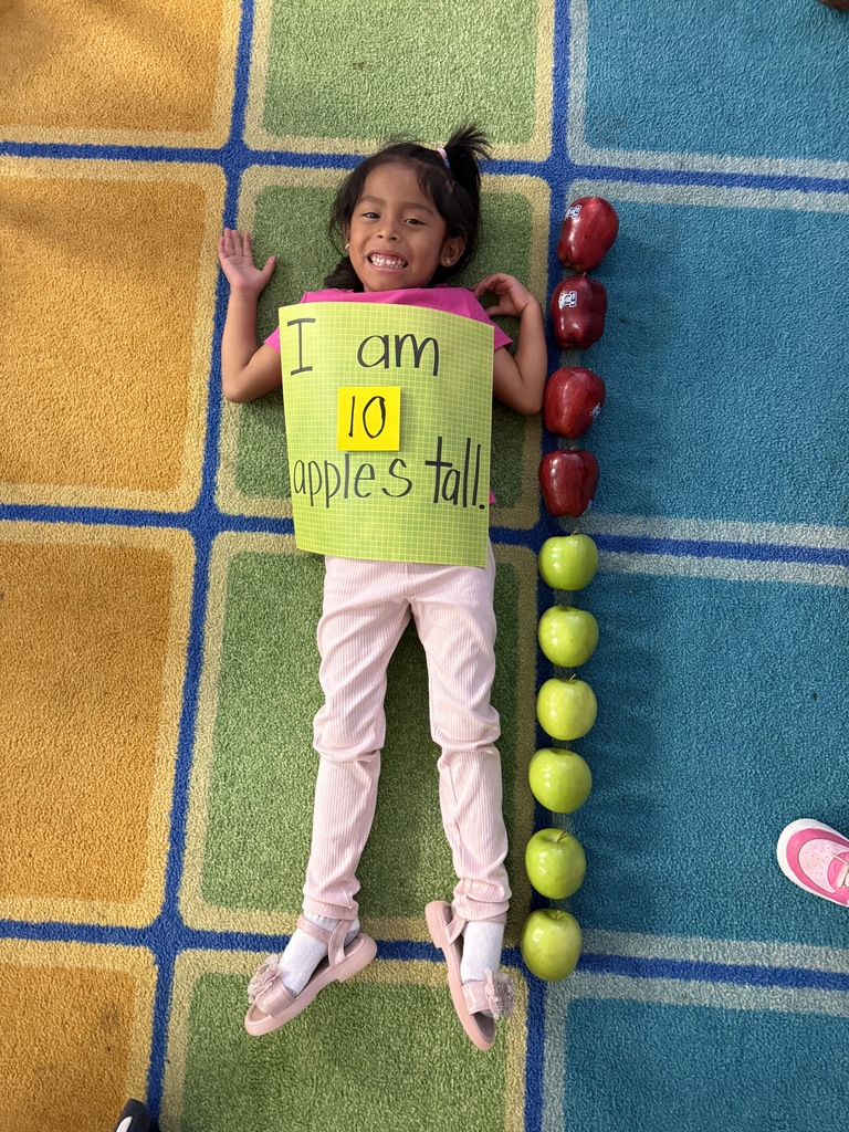 Mrs. Powell and Mrs. Butler’s class had a fun week learning all about apples! We learned about the life cycle of an apple, measured ourselves with apples, taste tested different apples as well as apple sauce, apple juice and apple chips. Then we made apple nachos on Friday. 🍎🍏