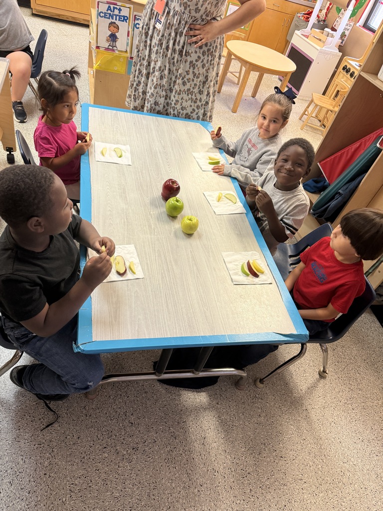 Mrs. Powell and Mrs. Butler’s class had a fun week learning all about apples! We learned about the life cycle of an apple, measured ourselves with apples, taste tested different apples as well as apple sauce, apple juice and apple chips. Then we made apple nachos on Friday. 🍎🍏