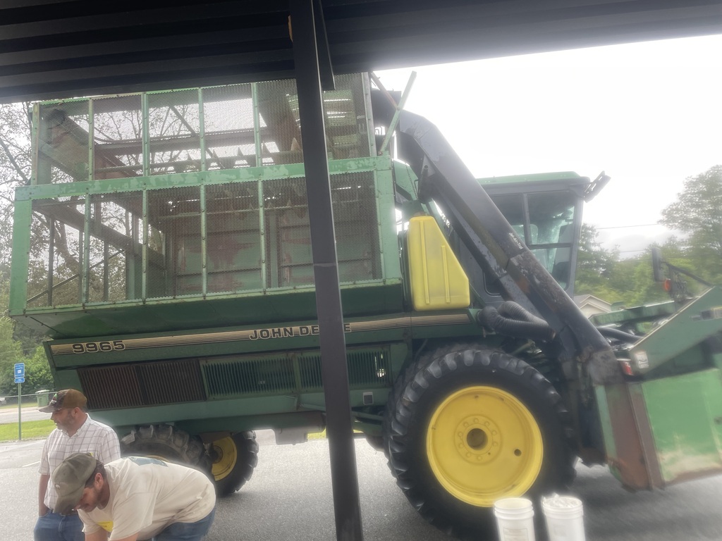 Harvestor for community helpers. 