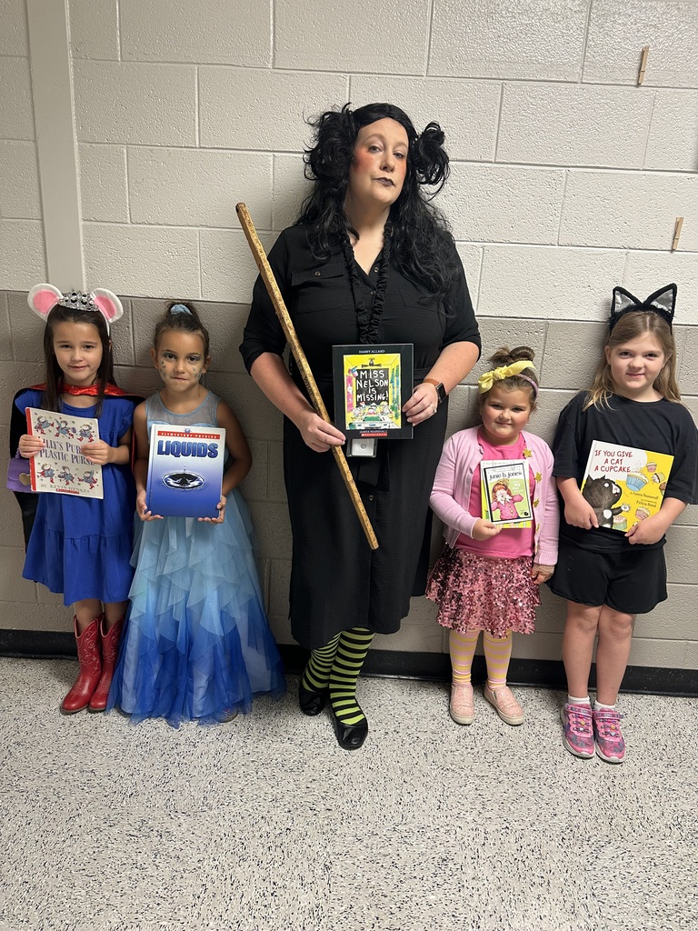 We brought out some of our favorite book characters for Tift County Homecoming! #wearejtr #4theT #TiftCoHoCo