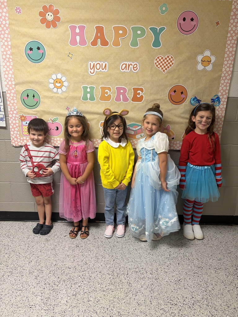We brought out some of our favorite book characters for Tift County Homecoming! #wearejtr #4theT #TiftCoHoCo