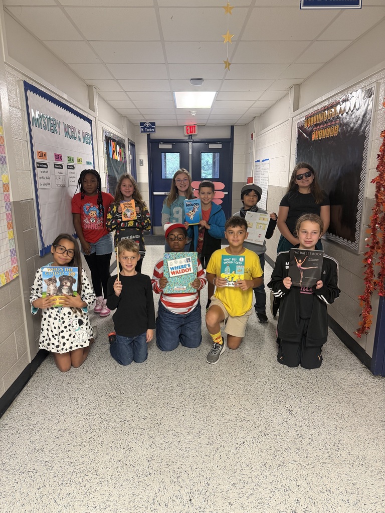 We brought out some of our favorite book characters for Tift County Homecoming! #wearejtr #4theT #TiftCoHoCo
