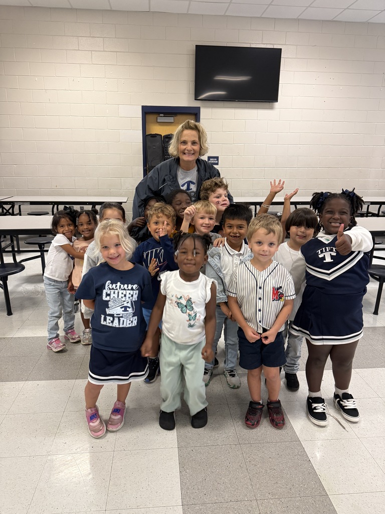 A big thank you to Mrs. Dean for coming to read 5 More Sleeps 'Til Halloween to Mrs.Powell's class today for Pre-K week. The students enjoyed the book and all your hugs!