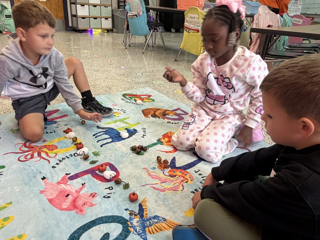 Mrs. Webster and Mrs. Garner’s kindergarteners had so much fun creating and exploring repeated patterns using pumpkins, leaves, skeletons, and spiders! 