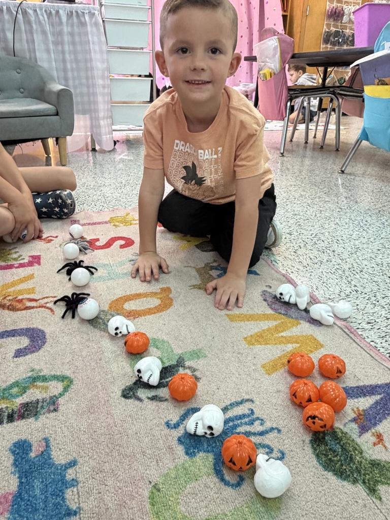 Mrs. Webster and Mrs. Garner’s kindergarteners had so much fun creating and exploring repeated patterns using pumpkins, leaves, skeletons, and spiders! 