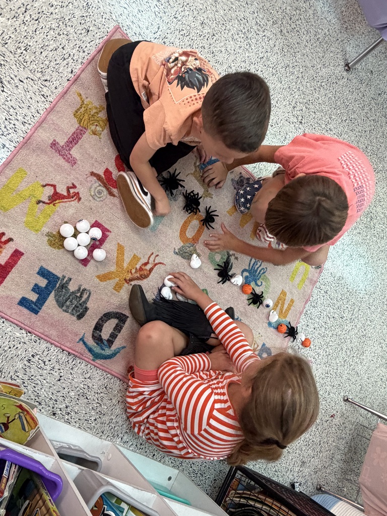 Mrs. Webster and Mrs. Garner’s kindergarteners had so much fun creating and exploring repeated patterns using pumpkins, leaves, skeletons, and spiders! 