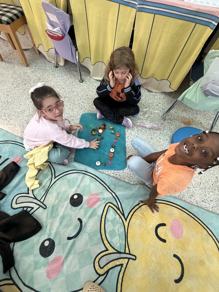 Mrs. Webster and Mrs. Garner’s kindergarteners had so much fun creating and exploring repeated patterns using pumpkins, leaves, skeletons, and spiders! 