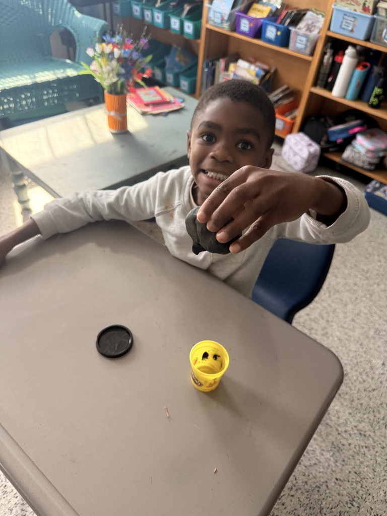 Mrs. McRae’s class used the forces of push and pull to explore how impact can change the shape of an object this afternoon! They used playdoh to shape objects with force and then explained how those forces impacted their shapes!