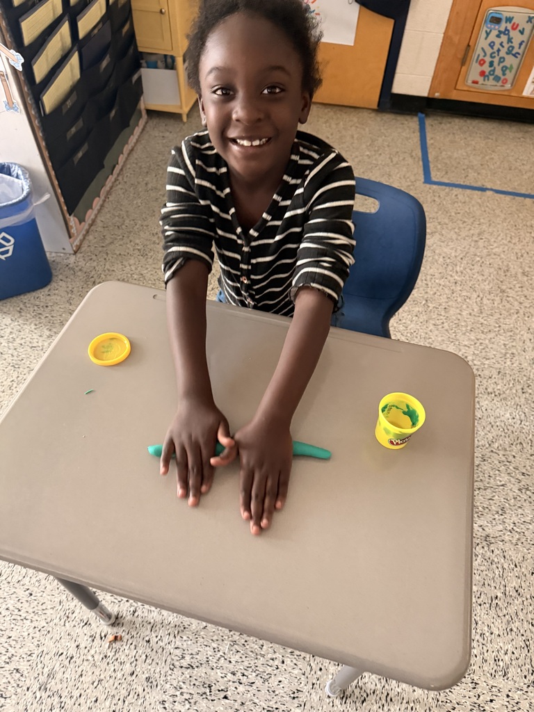 Mrs. McRae’s class used the forces of push and pull to explore how impact can change the shape of an object this afternoon! They used playdoh to shape objects with force and then explained how those forces impacted their shapes!