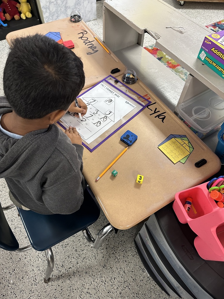 Ms. Parker’s 1st grade class is learning about fact families! Students used dice to choose their addends, then added them to find the sum. Next, students created the fact families of those numbers and assembled their house! Finally, they glued their fact-family houses down to create a fact-family community. 🏠#wearejtr #4theT