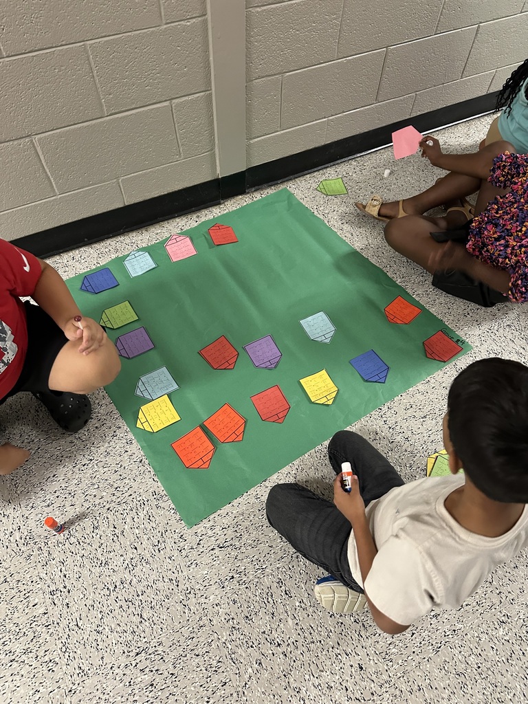 Ms. Parker’s 1st grade class is learning about fact families! Students used dice to choose their addends, then added them to find the sum. Next, students created the fact families of those numbers and assembled their house! Finally, they glued their fact-family houses down to create a fact-family community. 🏠#wearejtr #4theT