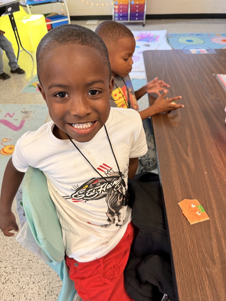 🎃 Happy Birthday, Spookley! 🎉 Mrs. Hess’s class celebrated by reading the book, watching the movie, and making yummy Spookley cookies! 🍪 We also had some spooky learning fun drawing and labeling spiders! 🕷️🕸️