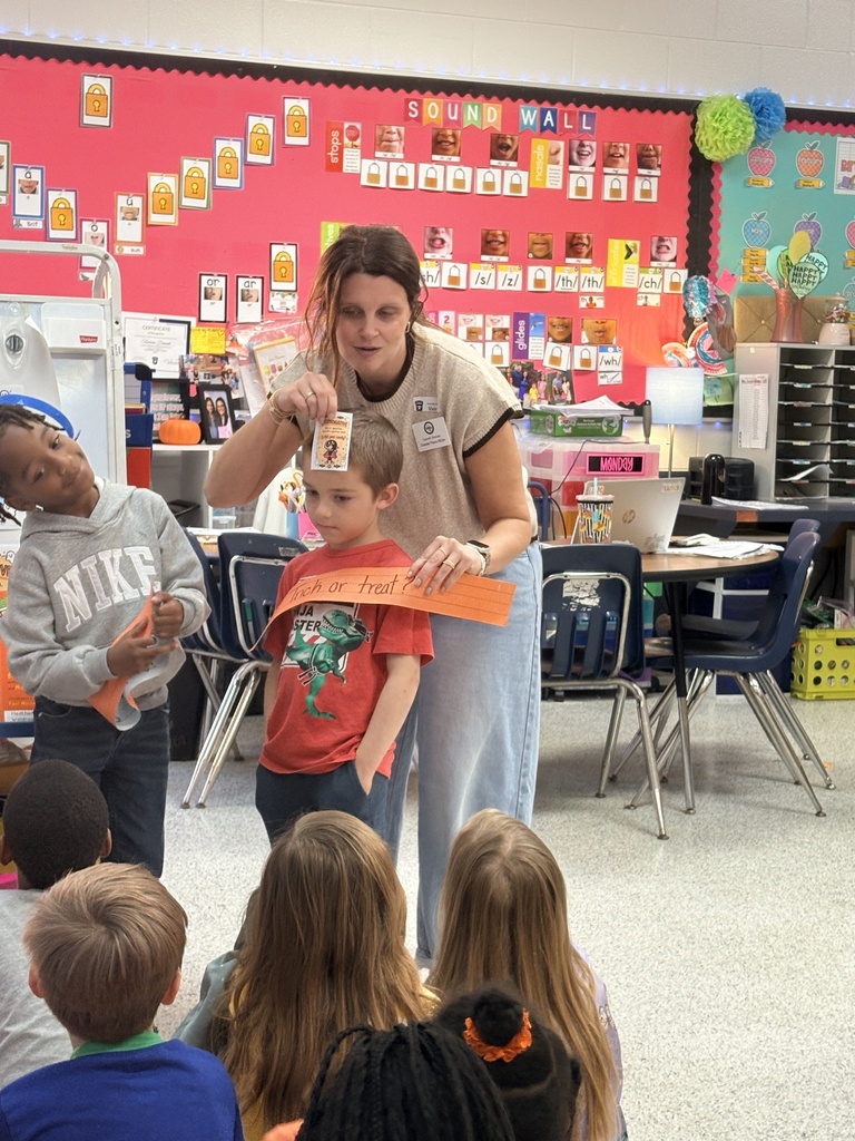 Ms. Duncan visit Mrs. Deanda's first grade class for a read aloud and activity.