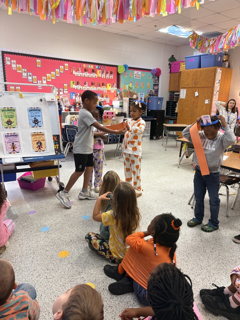 Ms. Duncan visit Mrs. Deanda's first grade class for a read aloud and activity.