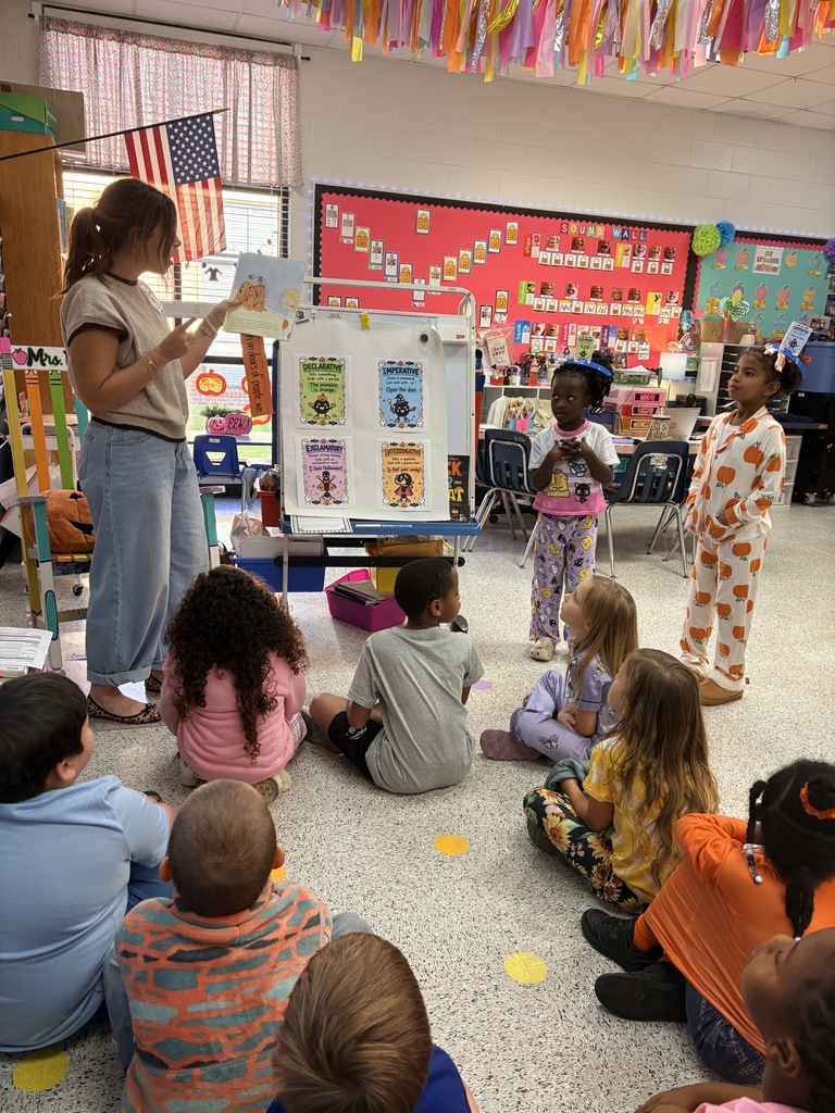 Ms. Duncan visit Mrs. Deanda's first grade class for a read aloud and activity.
