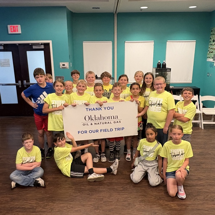 4th grade class holding a sign saying thank you to Oklahoma Oil & Natural Gas for our field trip  