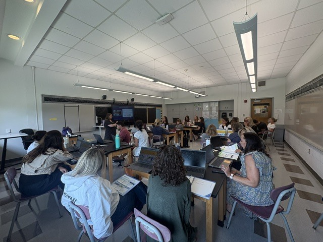 Teachers in a classroom learning about Magnetic Reading
