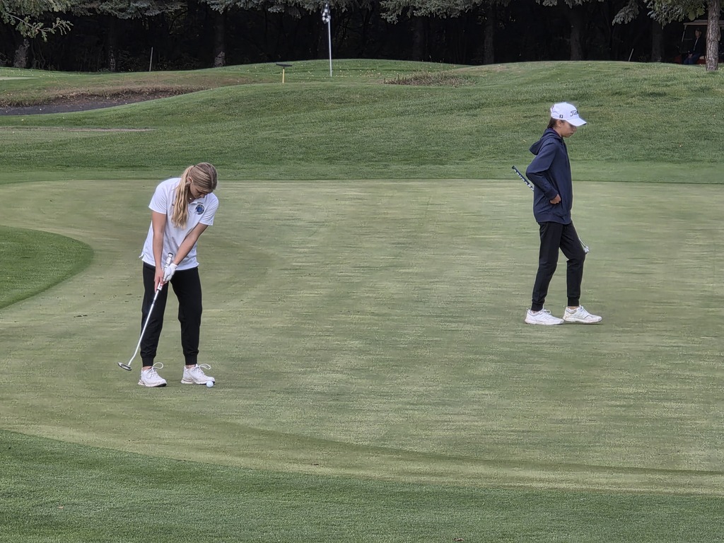 Marli Lalim putting on hole 14 at the Crossroads Golf Course