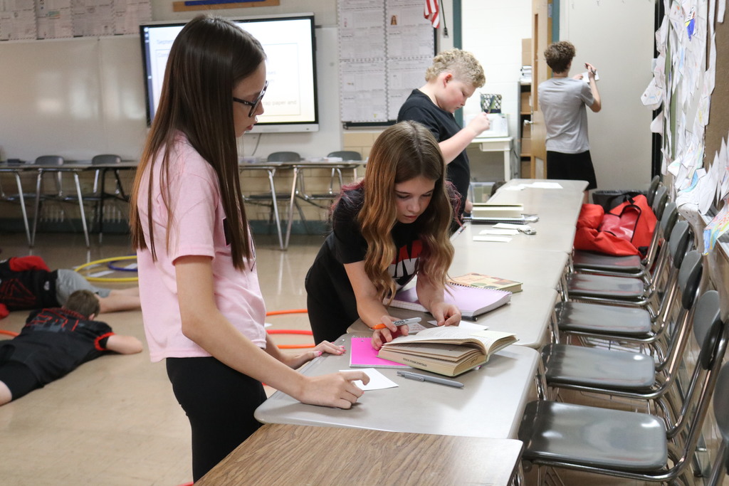 TMS students work on Venn diagrams to discuss their novel.  