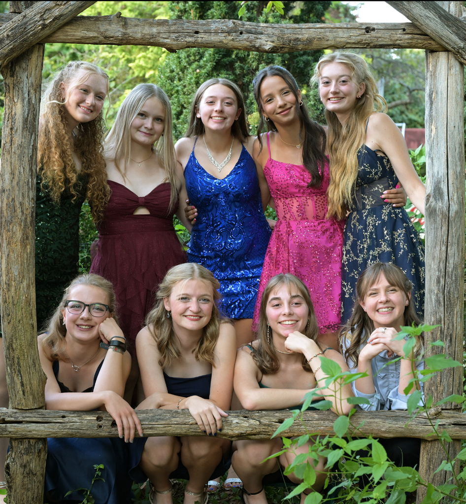 Students pose for 2025 Homecoming Dance pictures.