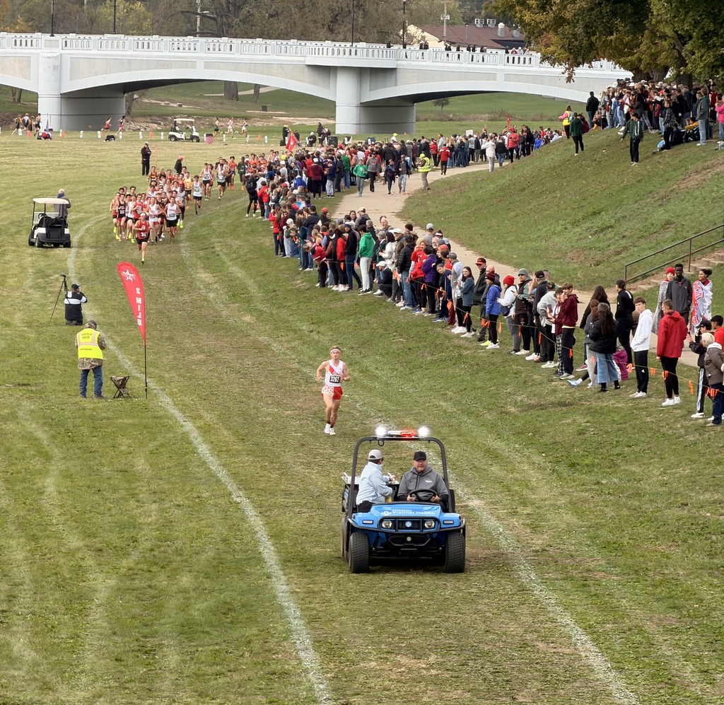 Landon Kimmel running at the meet.