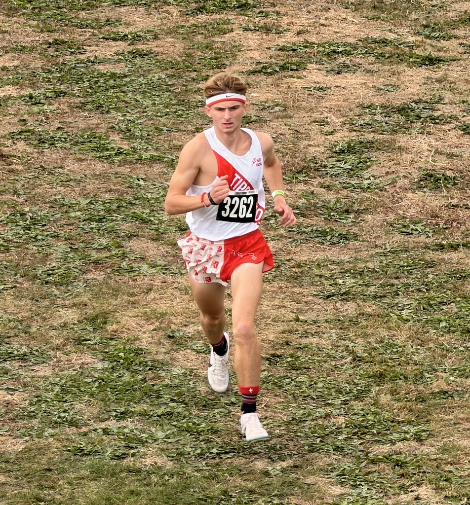 Landon Kimmel running at the meet.