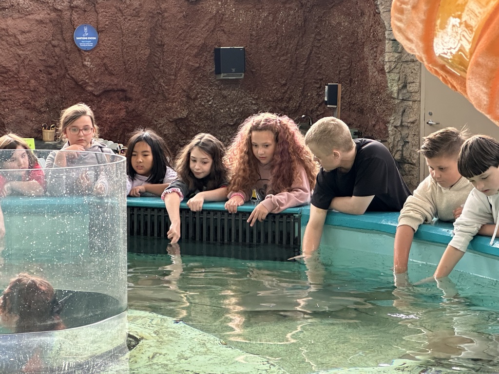 L.T. Ball third graders at the Newport Aquarium. 