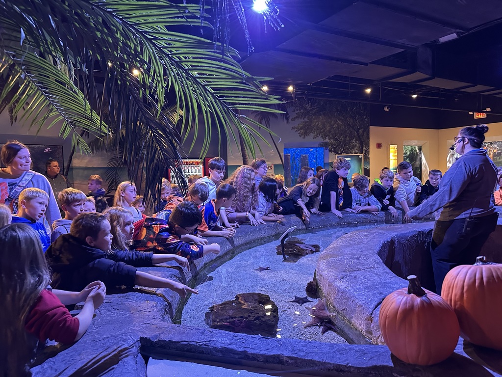 L.T. Ball third graders at the Newport Aquarium. 