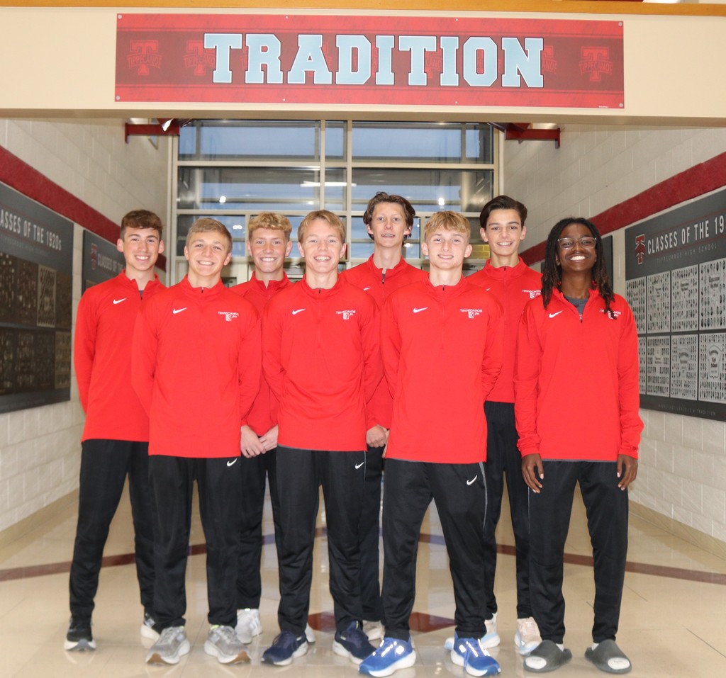 THS Cross Country team pose for a team photo before leaving for State.