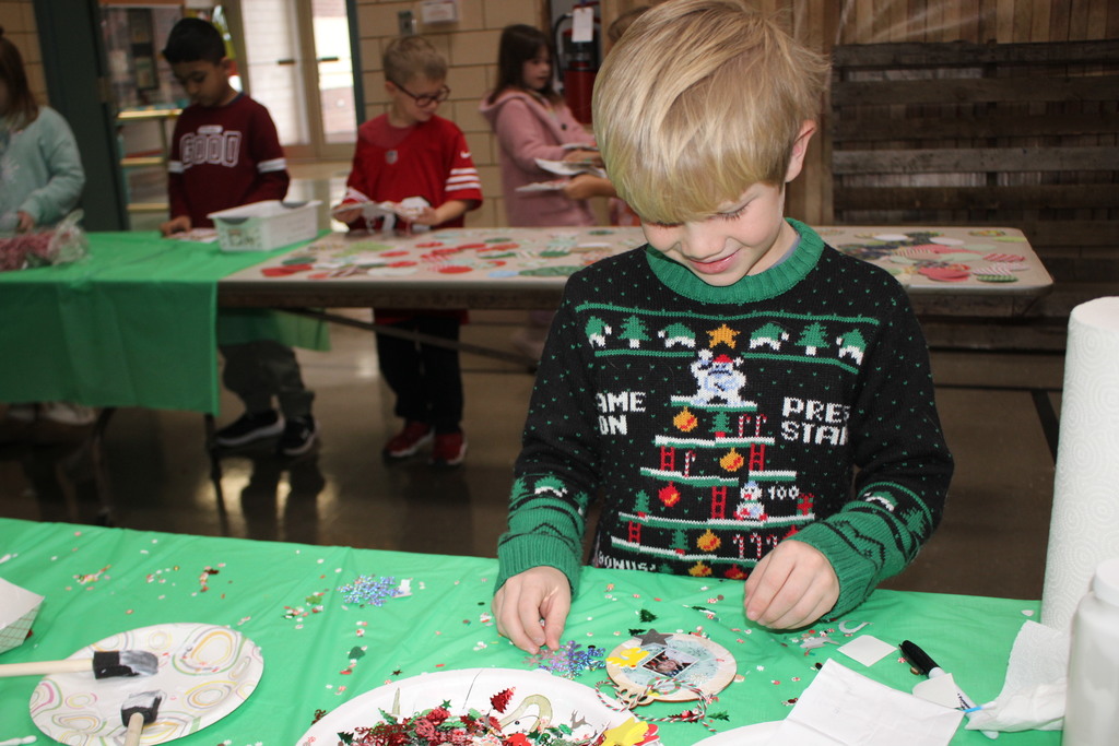 Broadway students crafting gifts at the Little Elves Workshop.